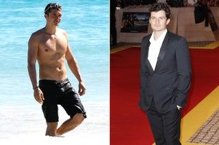 Bilden kan innehålla Orlando Bloom Människoperson Mode Kostym Kläder Överrock Kappa Apparel Premiär och shorts