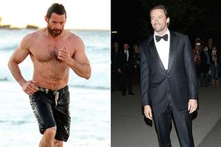 Bilden kan innehålla Hugh Jackman Människoperson Kläder Kläder Slips Tillbehör Tillbehör Kappa Överrock och kostym