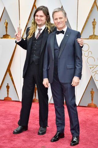 La imagen puede contener Viggo Mortensen Accesorios de corbata Accesorio Estreno de moda Estreno de alfombra roja y alfombra roja