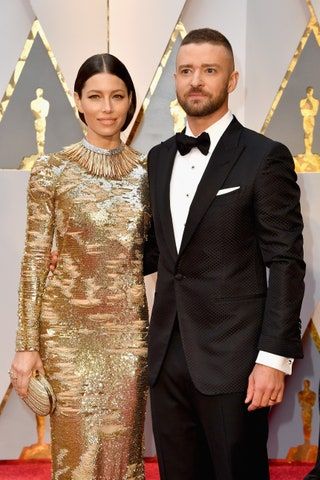 La imagen puede contener Justin Timberlake Jessica Biel Corbata Accesorios Accesorio Persona humana Estreno de moda y abrigo