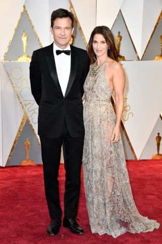 La imagen puede contener Jason Bateman Accesorios de corbata Accesorio Moda Persona humana Estreno y alfombra roja