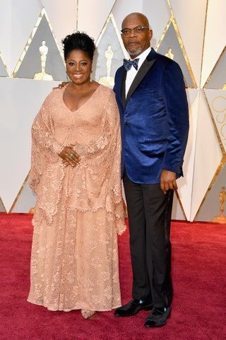 La imagen puede contener LaTanya Richardson Premiere Fashion Red Carpet Alfombra roja Premiere Samuel L.Jackson y Human