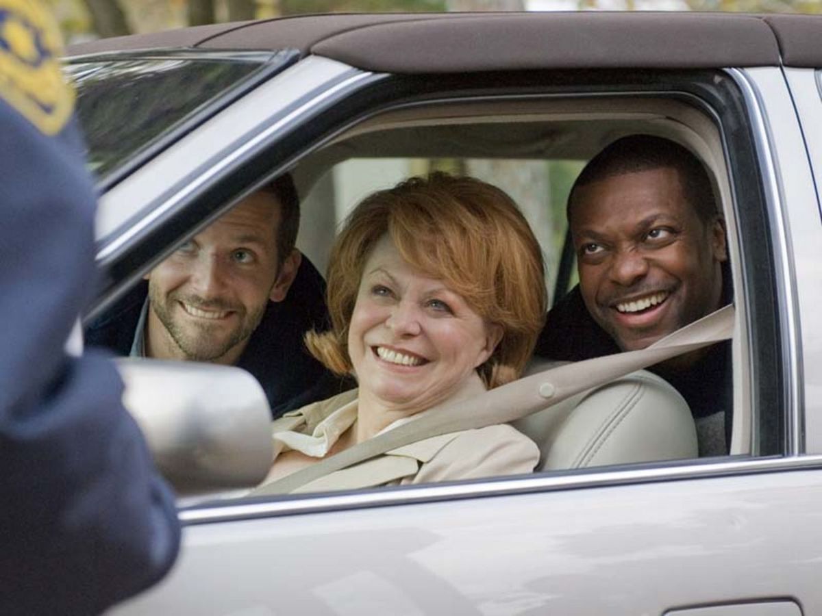La imagen puede contener Chris Tucker Vehículo Transporte Automóvil Coche Persona humana Cojín facial y Jacki Weaver