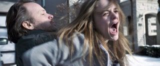 ЛАЖ с лева Петер Сарсгаард Јоеи Кинг 2020. Амазон љубазношћу Еверетт Цоллецтион