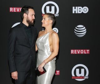 Bild kann Human Person Fashion und Premiere enthalten