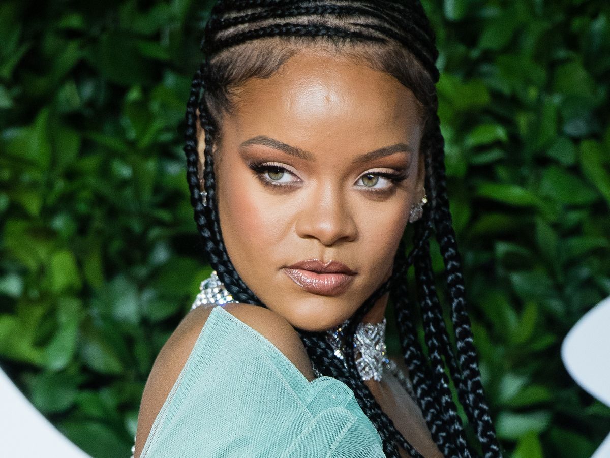 Rihanna llega a The Fashion Awards 2019