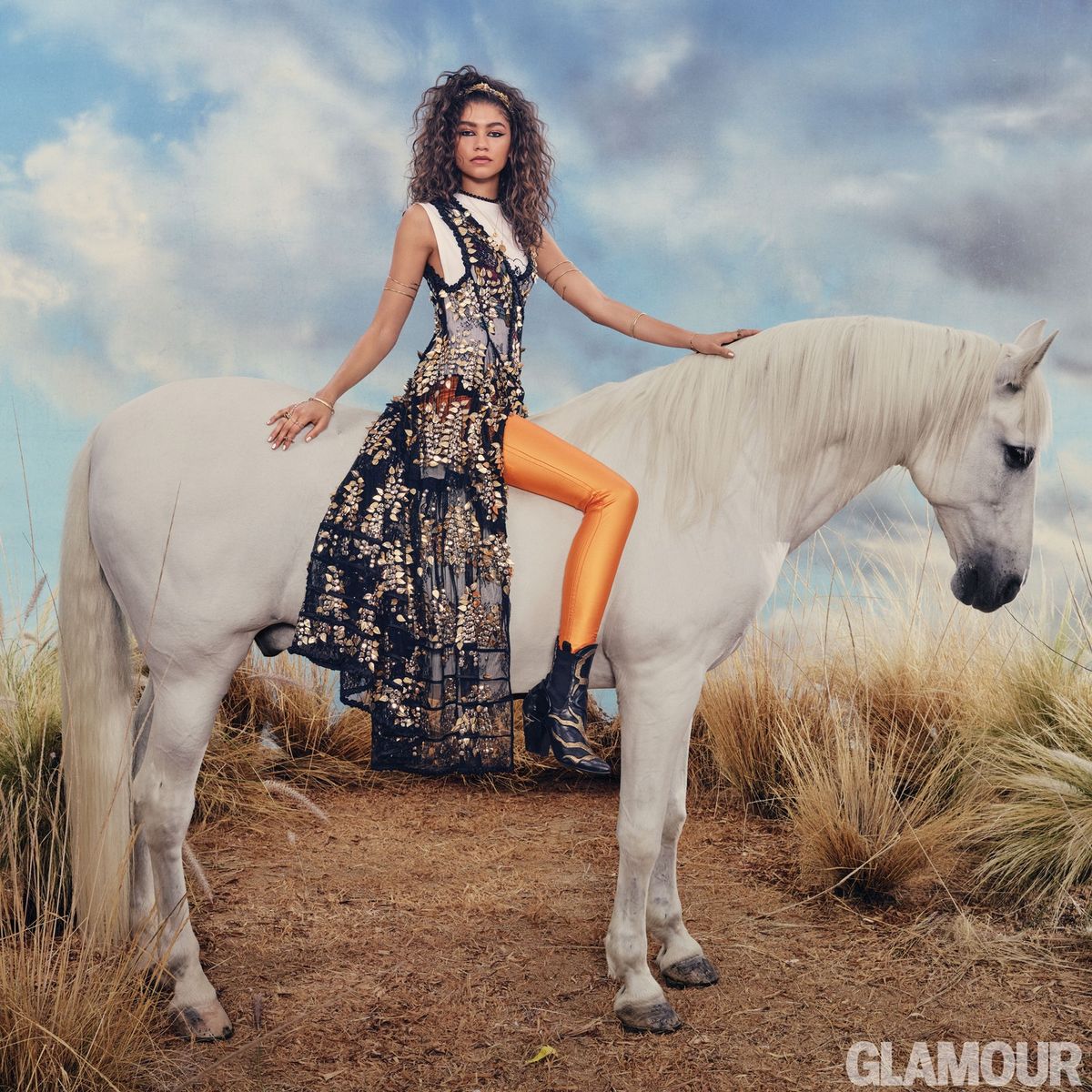 La imagen puede contener Zendaya Ropa Ropa Persona humana Mujer Niña Rubia Adolescente Niño Mujer Niño y animal