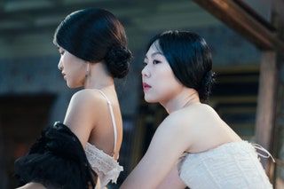 THE HANDMAIDEN lr KIM Taeri KIM Minhee 2016. Magnolia Picturescourtesy Everett Collection
