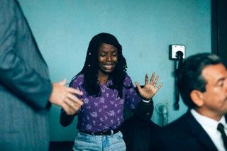Marsha Stephanie Blake kaip Linda McCray „Netflix“.