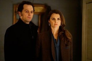 Matthew Rhys y Keri Russell en The Americans.