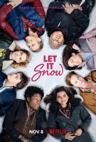 Una foto promocional de la película de Netflix Let it Snow.