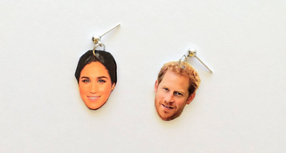 Bilden kan innehålla Prince Harry Meghan Markle Accessoarer Accessoarer Smycken Människoperson och örhänge