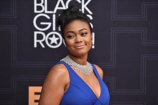 Das Bild kann Tatyana Ali enthalten. Menschliche Person Mode Kleidung und Kleidung