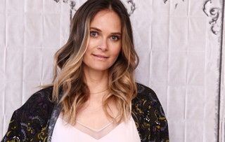 Bild kann enthalten Rachel Blanchard Gesicht Mensch Person Kleidung Ärmel Bekleidung Weiblich und Langarm