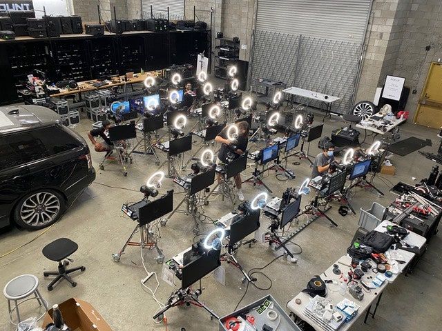 anillo de luces y monitores para los premios Emmy