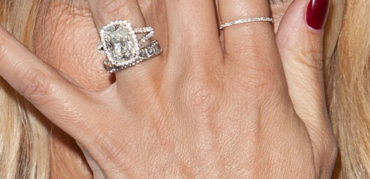 La imagen puede contener accesorios para personas humanas, accesorios, joyas, plata y anillo