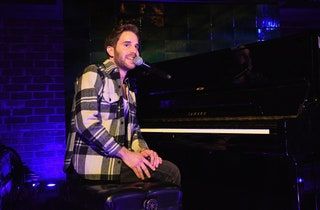 Ben Platt tritt auf der Bühne während der Ben Platt Atlantic Records Album Listening Party im Bowery Hotel am...