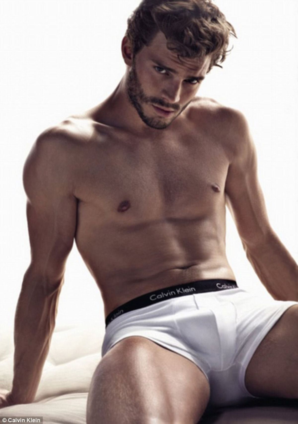 La imagen puede contener Jamie Dornan Ropa Ropa Persona humana y ropa interior