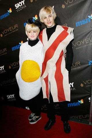 Kelly Osbourne y Luke Worrall Huevos y tocino