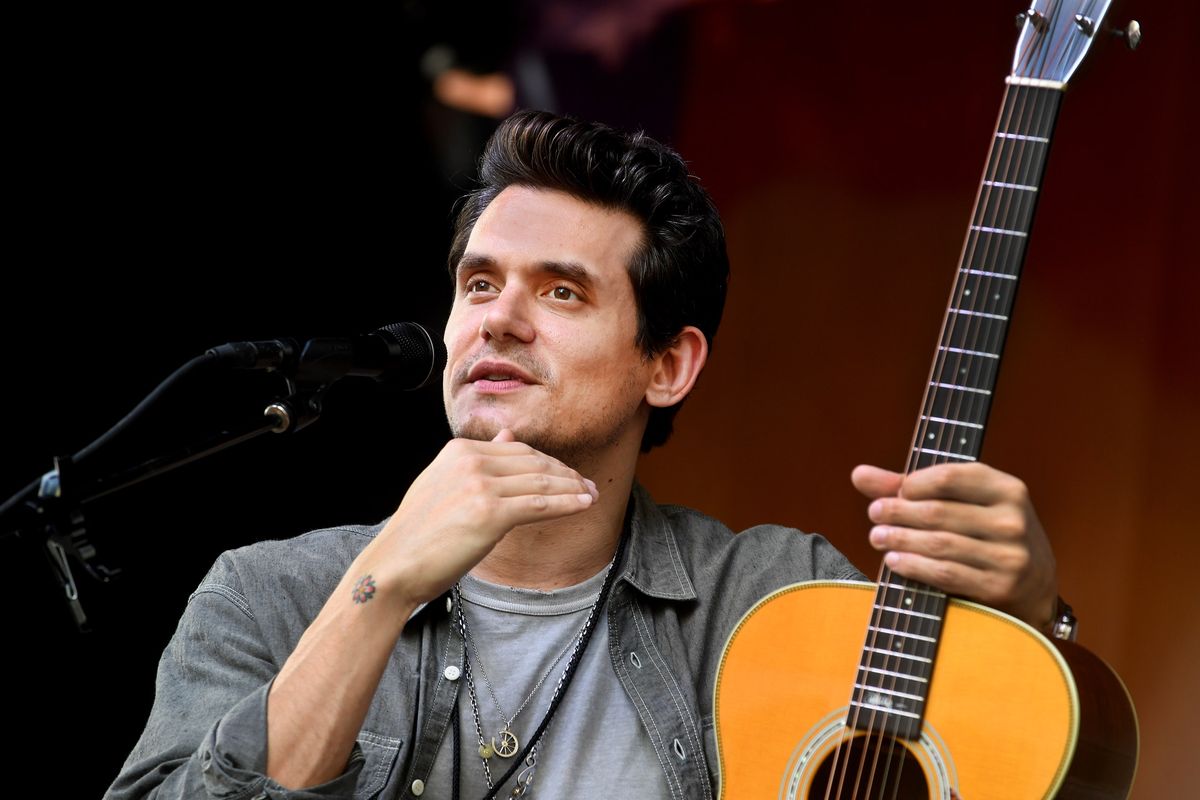 John Mayer realiza en el escenario del festival de guitarra Crossorads American Airlines Center Dallas, Texas, Estados Unidos 21st ...