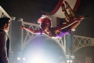 EL MEJOR SHOWMAN lr Zac Efron Zendaya 2017. ph Niko TaverniseTM copyright Twentieth Century Fox Film Corp. Todos ...