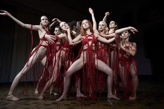 SUSPIRIA Mia Goth Alek Wek Dakota Johnson โอลิเวีย แอนโคนา