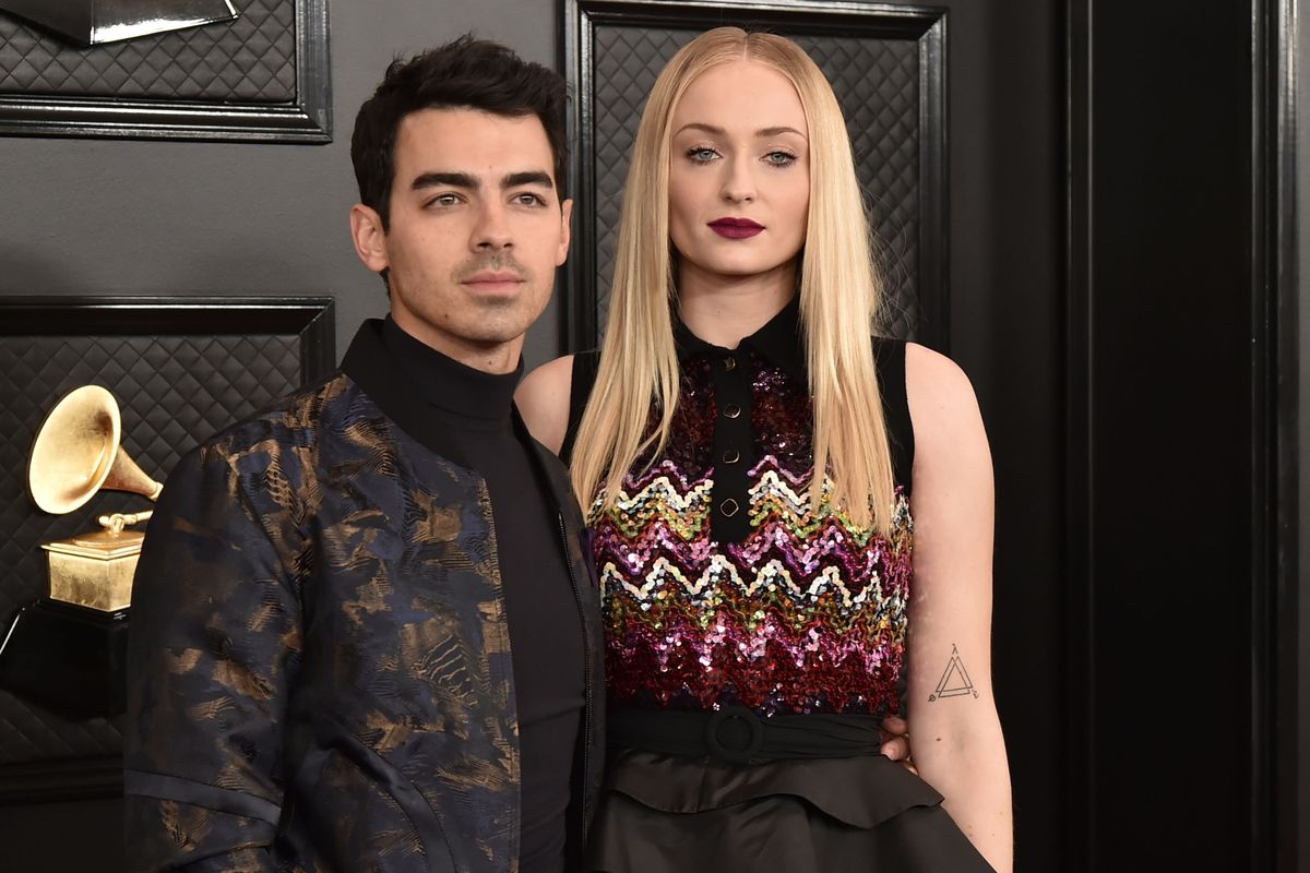 LOS ANGELES CA 26 DE ENERO Joe Jonas y Sophie Turner asisten a la 62a Entrega Anual de los Premios Grammy en el Staples Center en enero ...