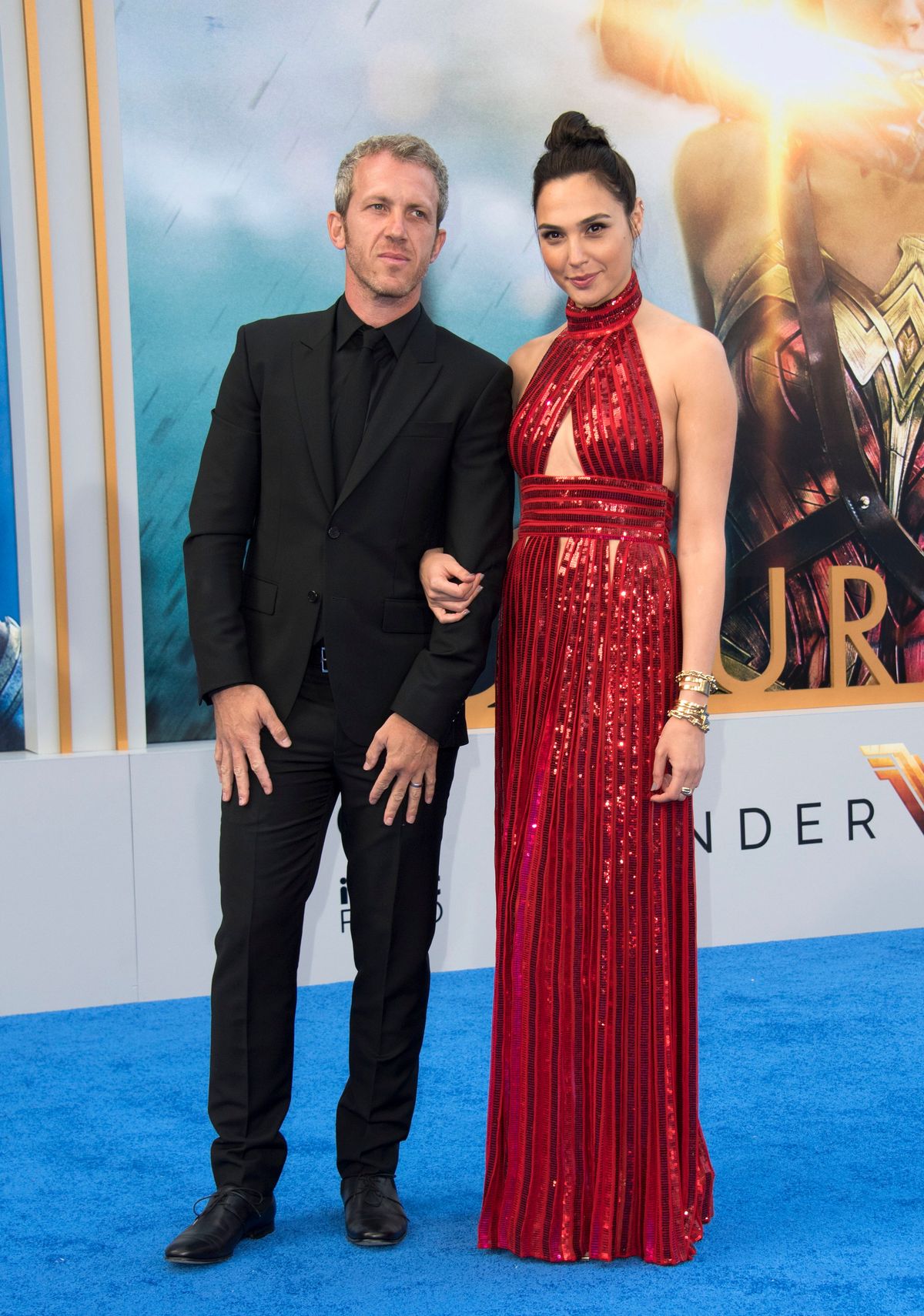 Slika lahko vsebuje Gal Gadot Premiere Fashion Human Person Red Carpet Red Carpet Premiere Oblačila in plašč