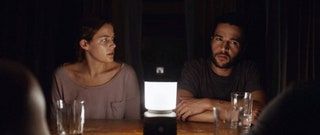 VIENE DE NOCHE lr Riley Keough Christopher Abbott 2017