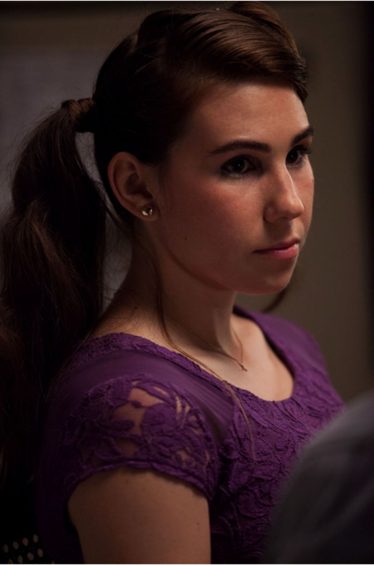 La imagen puede contener Zosia Mamet Persona humana Cabello Ropa Ropa y rostro
