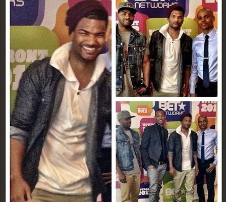 La imagen puede contener Ropa Ropa Persona humana Pantalones Damien Dante Wayans Chaqueta Abrigo Denim y jeans