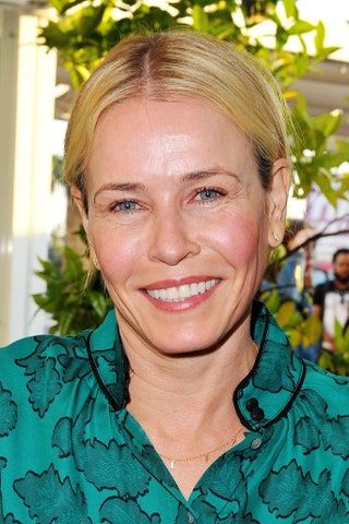 Nuotraukoje gali būti Chelsea Handler Face Human Person Smile Leaf augalas ir medis