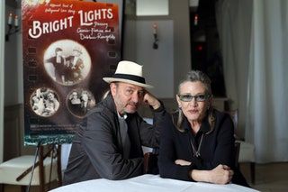 La imagen puede contener Fisher Stevens Persona humana Sombrero Ropa Vestimenta y Sentado