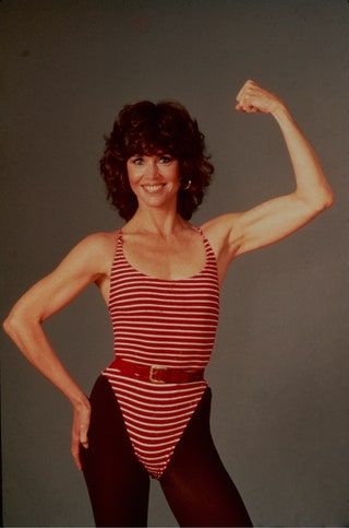La imagen puede contener Ropa Ropa Persona humana Nora Ephron Danza Pose Actividades recreativas y cabello