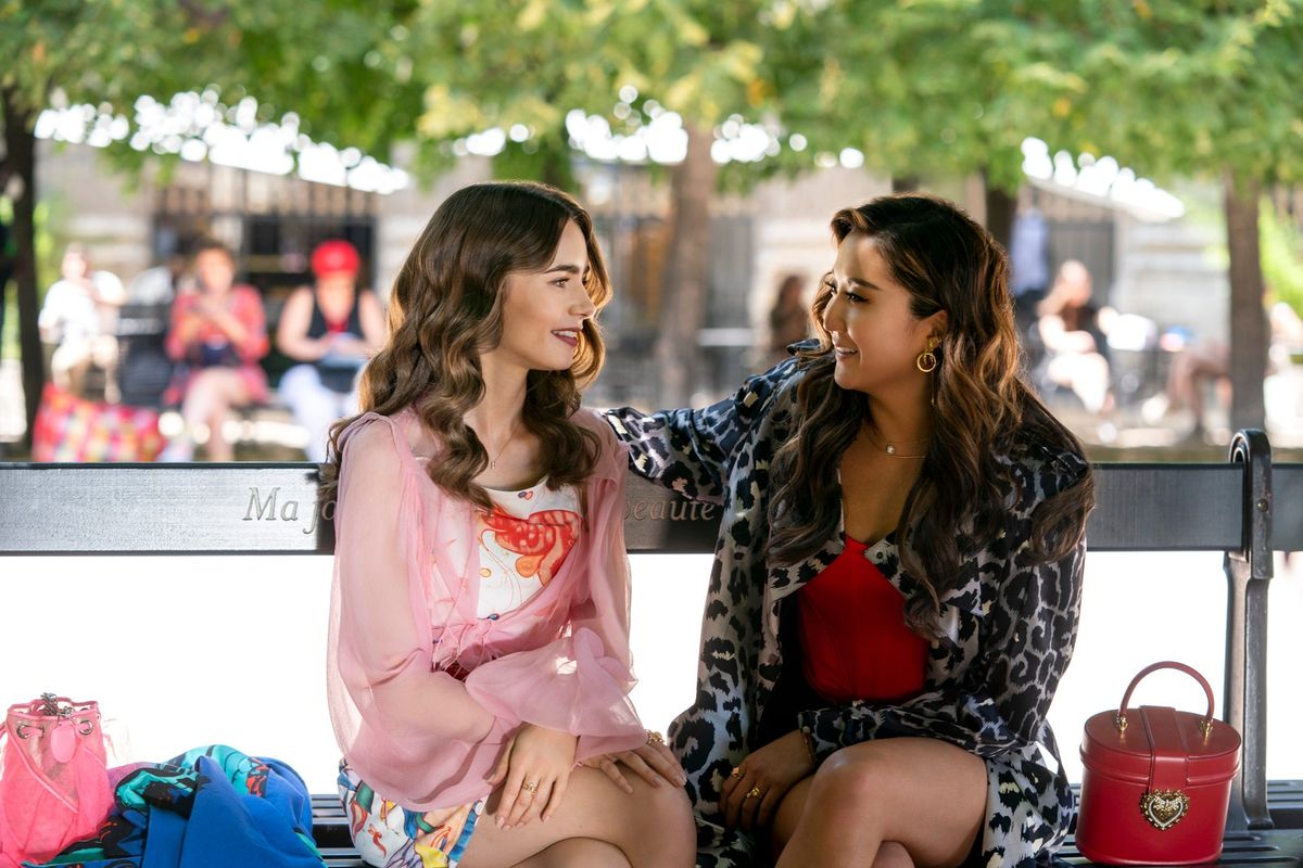 Emily v Parizu Lily Collins Ashley Park Mindy