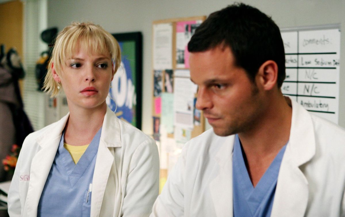 KATHERINE HEIGL JUSTIN CHAMBERS en gris