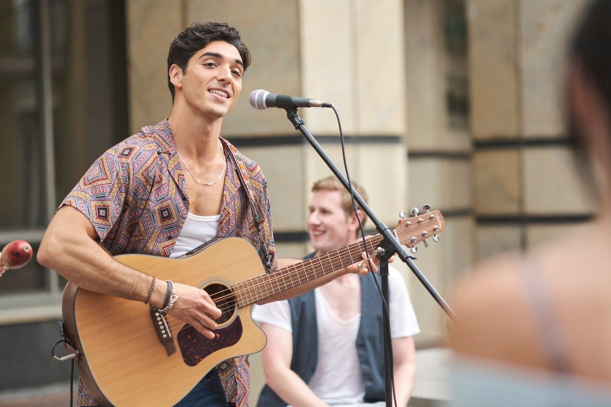 Marco spielt Gitarre in The Kissing Booth 2