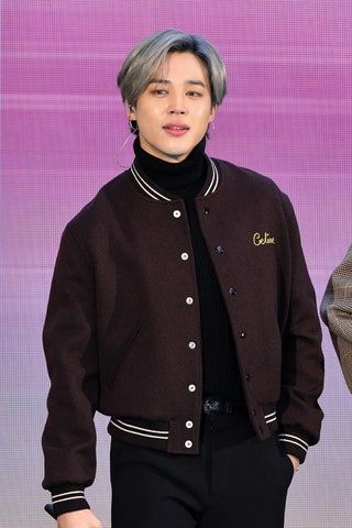 La imagen puede contener ropa, ropa, manga, manga larga, persona humana, suéter, y, yang, sejong