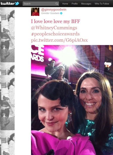 La imagen puede contener Ginnifer Goodwin Persona humana Cara Publicidad Póster Iluminación Folleto Folleto Papel y sonrisa