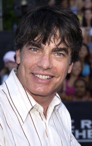 La imagen puede contener el rostro y la persona humana de Peter Gallagher