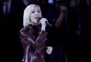Carly Rae Jepsen actuando.