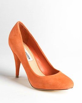 Bild kann Kleidung Bekleidung Schuhe Sandalen Schuh und High Heel enthalten