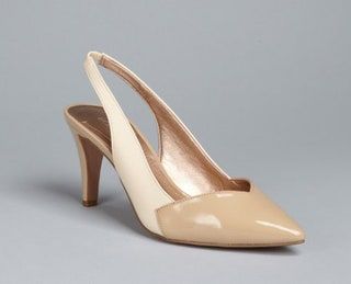 Bild kann Kleidung Schuhe Sandalen Bekleidung Schuhe und Clogs enthalten