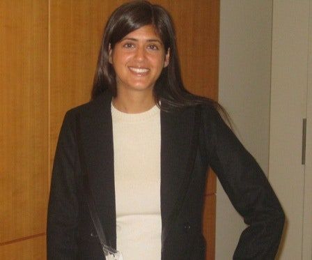 La imagen puede contener Ropa Ropa Abrigo Chaqueta Chaqueta Persona humana Manga Pantalones Manga larga y Mujer