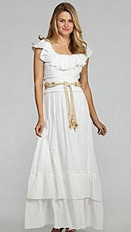 La imagen puede contener Vestido Ropa Ropa Decoración del hogar Lino Moda Vestido de noche Traje Persona humana y femenina