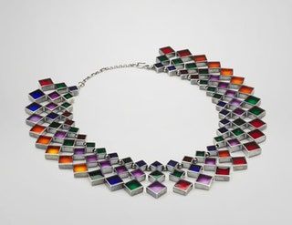 Bilden kan innehålla Accessoarer Tillbehör Smycken Armband och halsband