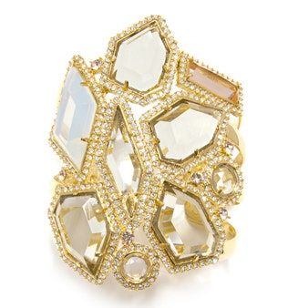 Bilden kan innehålla Tillbehör Tillbehör Smycken Diamant Ädelsten och brosch