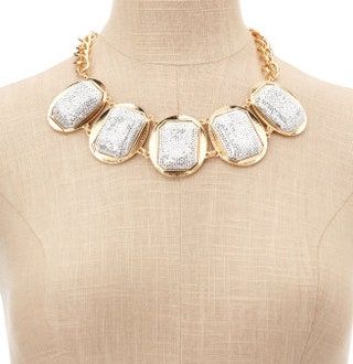 Bilden kan innehålla Halsband Smycken Tillbehör Tillbehör och heminredning