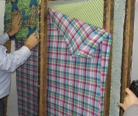 La imagen puede contener ropa, ropa, persona humana, camisa, decoración del hogar y lino