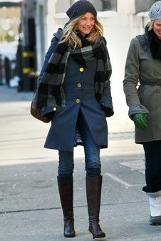 Nuotraukoje gali būti Clothing Apparel Human Person Coat ir Overcoat